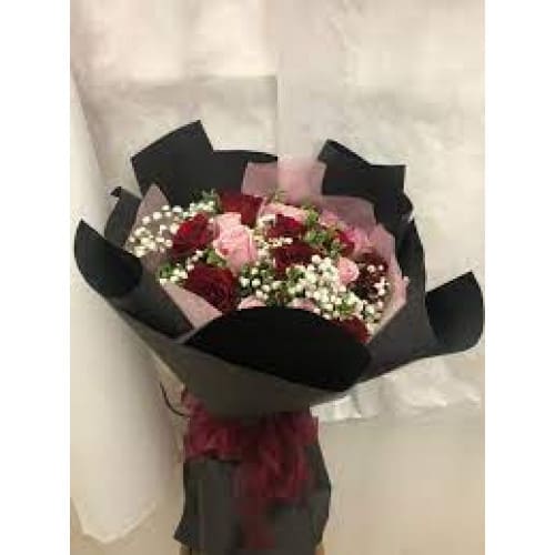 100 Baby Roses | Black Wrap